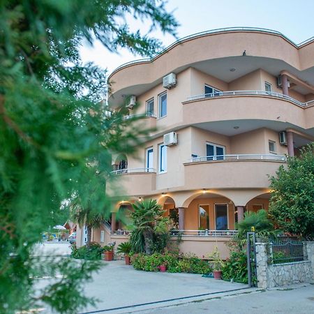 Apartments And Bungalow Casa Palma Улцин Екстериор снимка