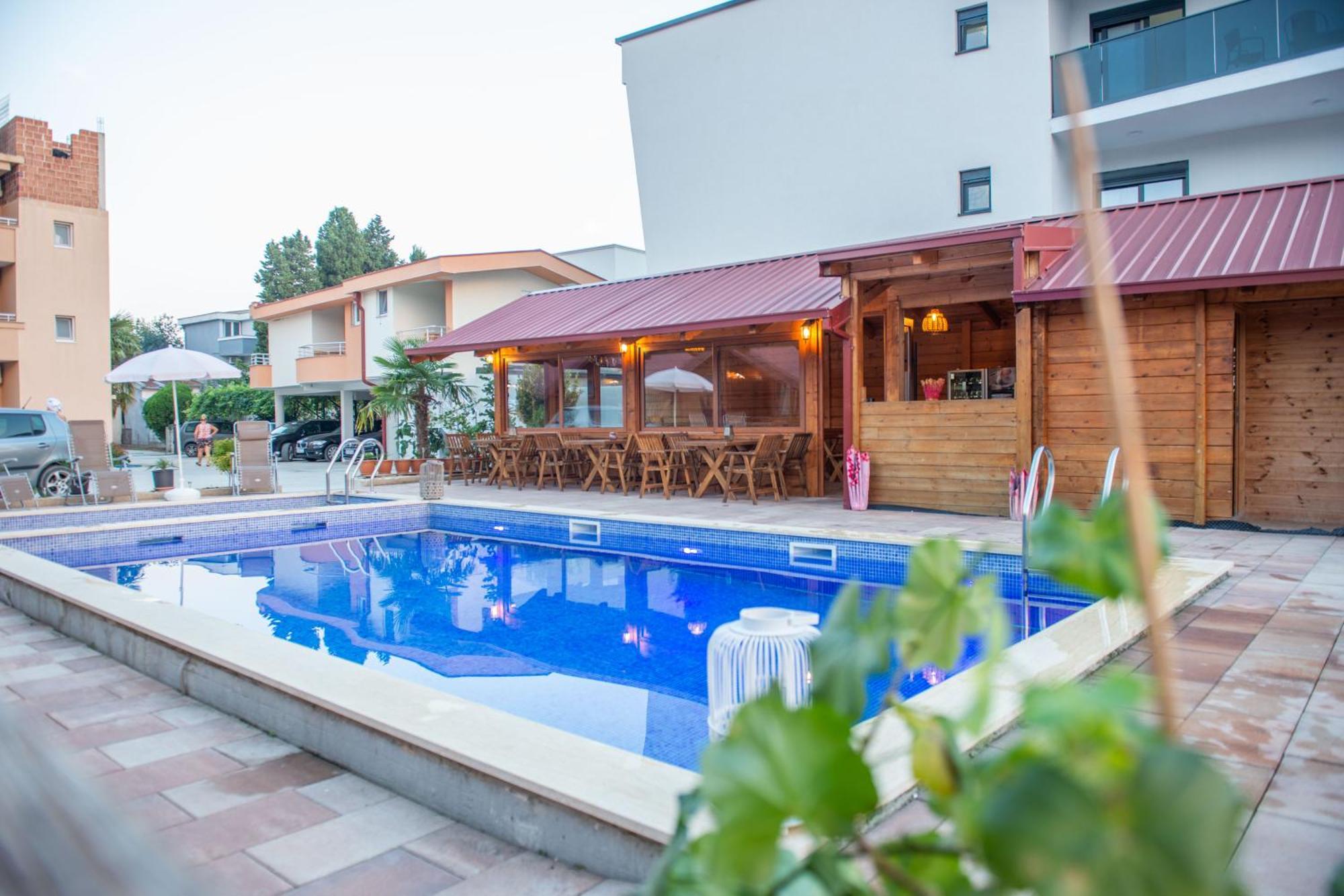 Apartments And Bungalow Casa Palma Улцин Екстериор снимка