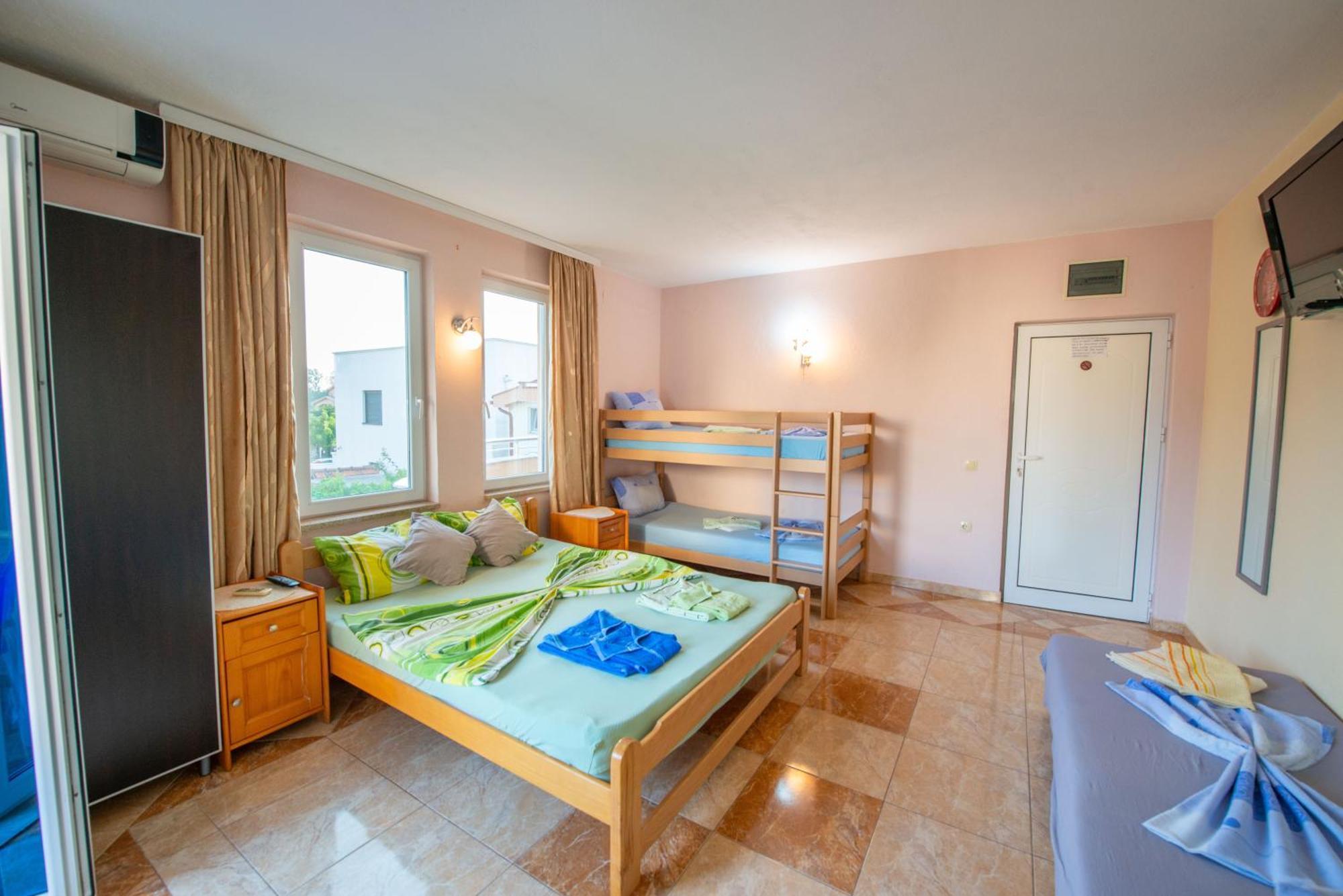 Apartments And Bungalow Casa Palma Улцин Екстериор снимка