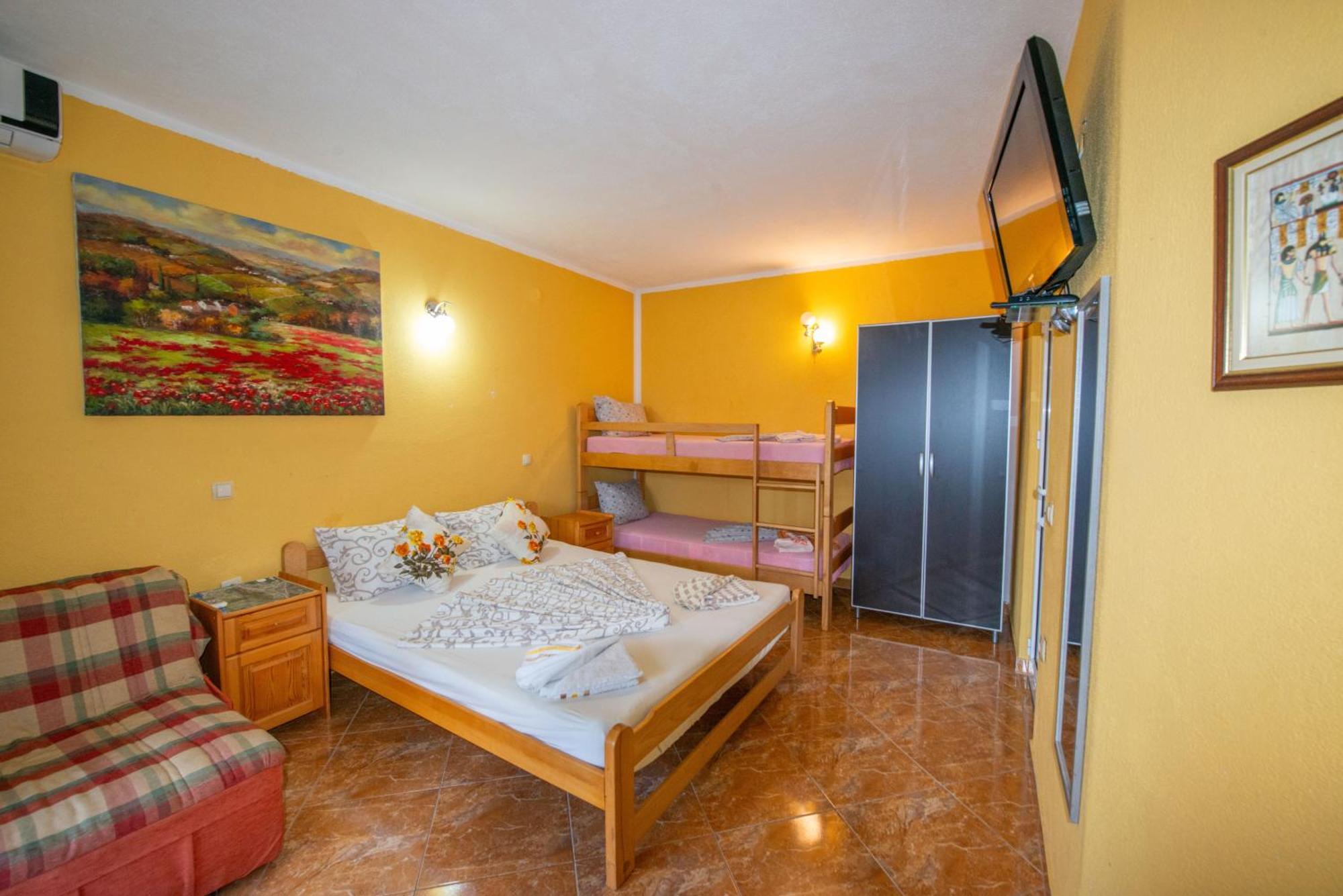 Apartments And Bungalow Casa Palma Улцин Екстериор снимка
