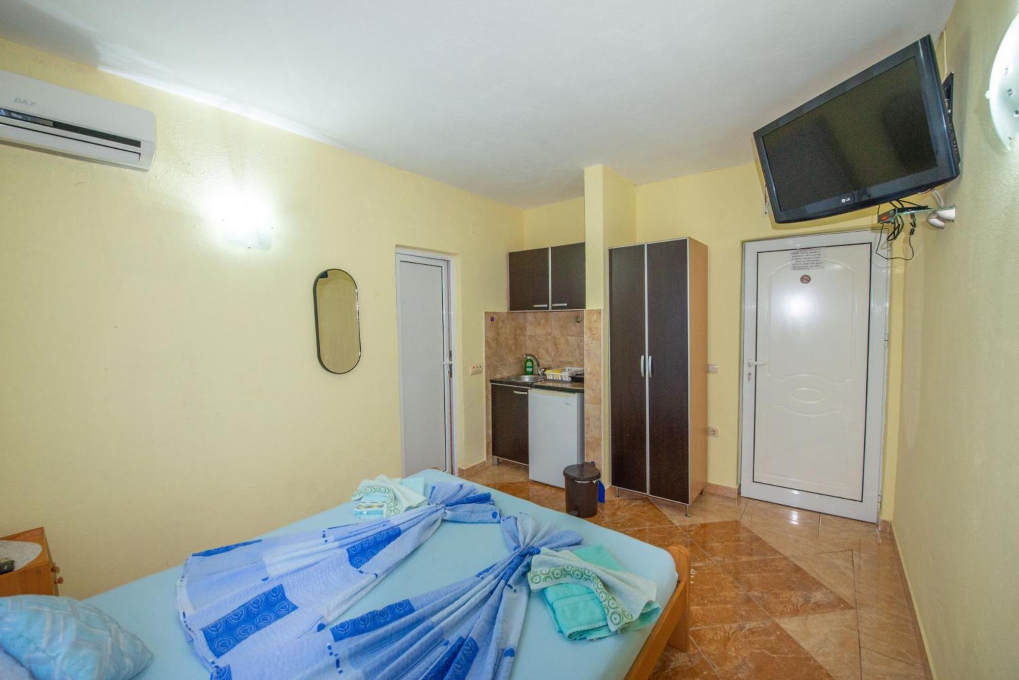 Apartments And Bungalow Casa Palma Улцин Екстериор снимка