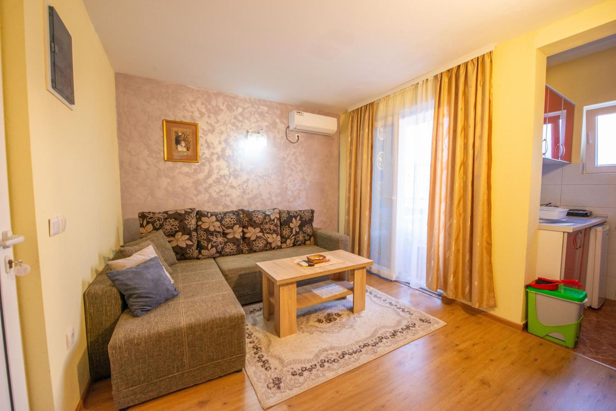 Apartments And Bungalow Casa Palma Улцин Екстериор снимка