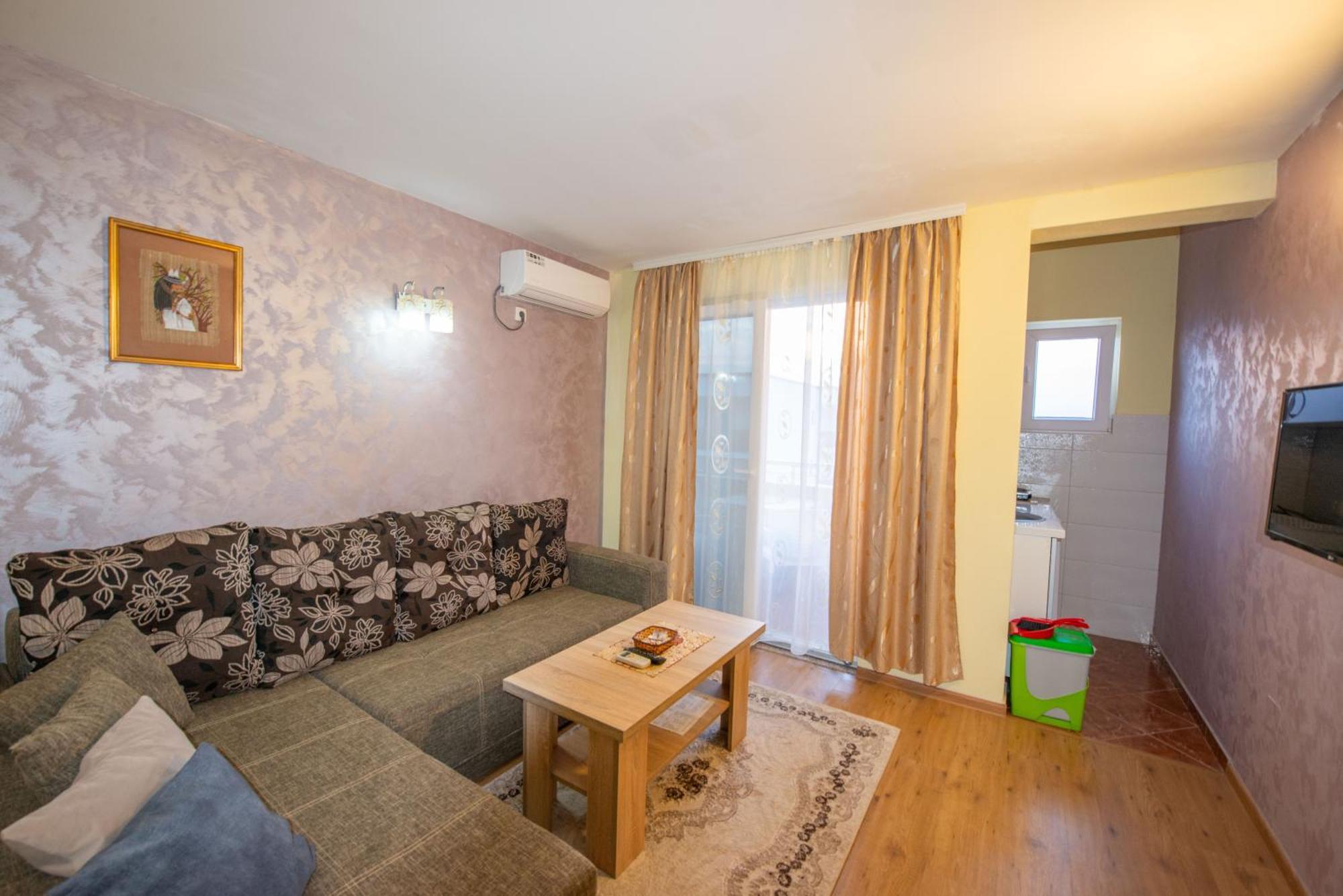 Apartments And Bungalow Casa Palma Улцин Екстериор снимка